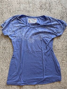 Aventura Periwinkle Scoop Neck Short Sleeve Tee